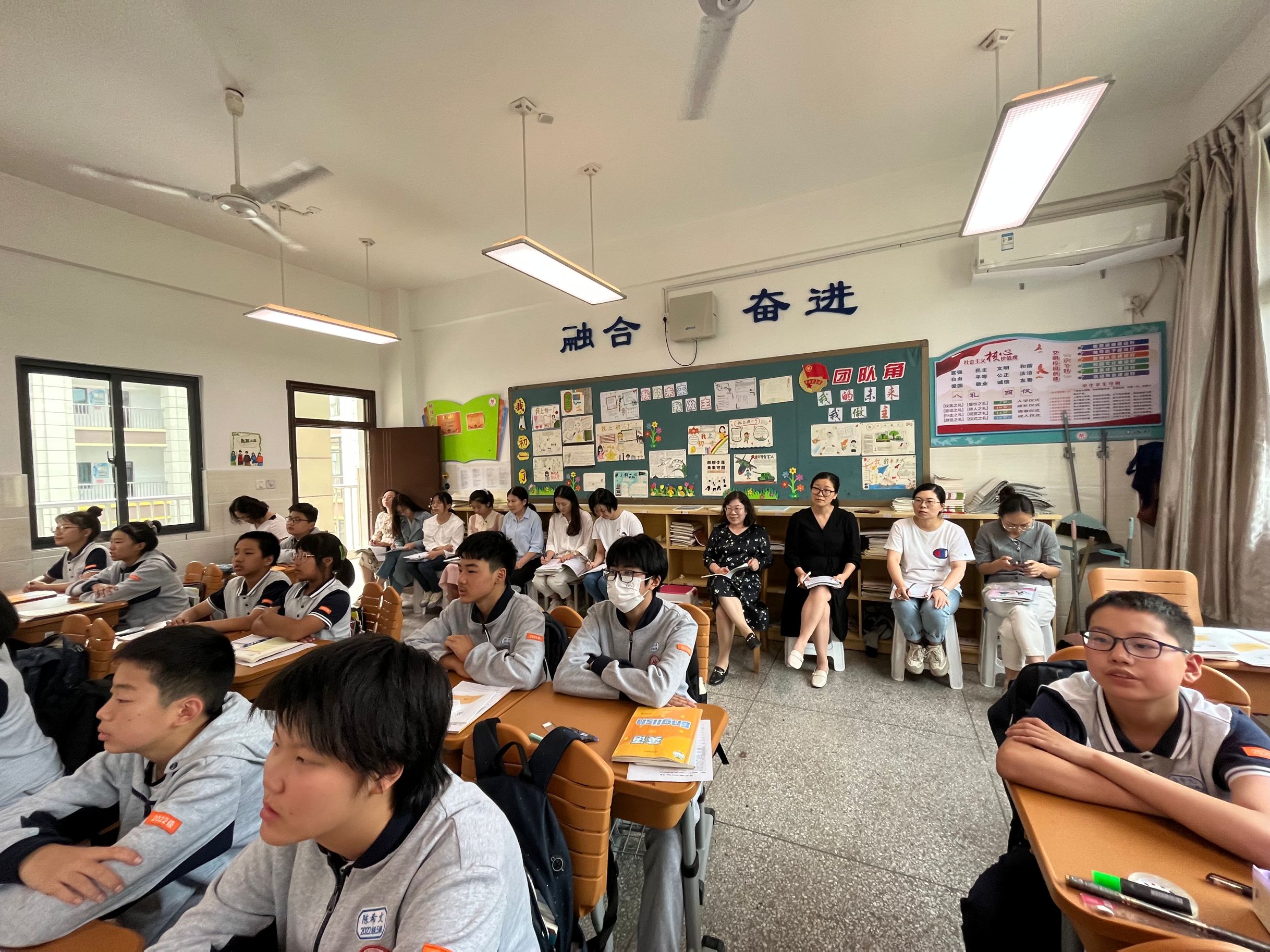 【融进教学】作业巧设计，“双减”共落实——记实初英语组集体教研活动(1)_html_6dc6a65e.jpg