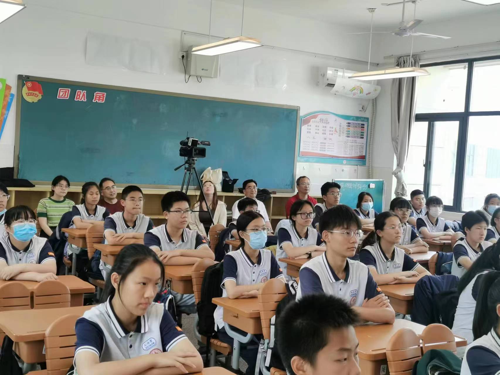 2023.6.12思政引领 逐梦前行——区教育系统关工委思政课走进实初尧化课堂_html_m1e6dd7ca.jpg