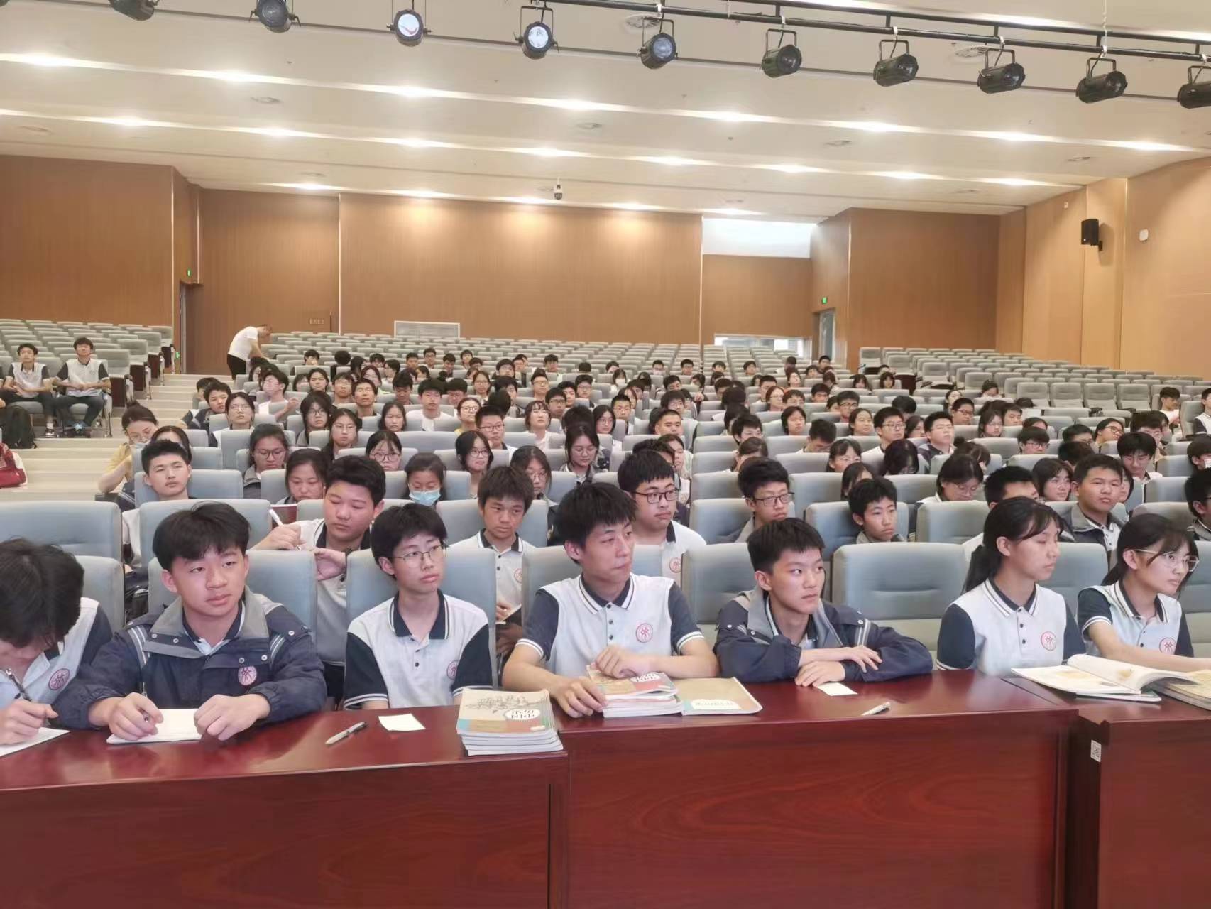 新闻稿1_html_m12dd52d8.jpg
