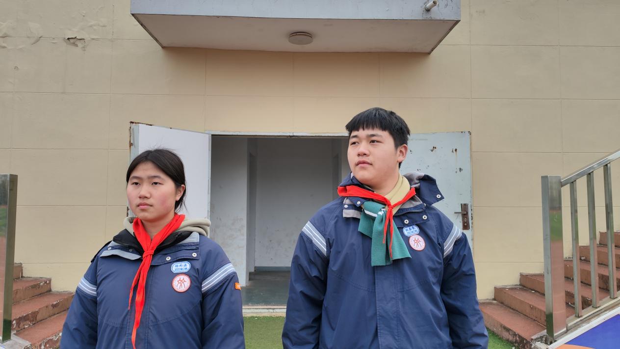 2.17升旗报道_html_8f4a577.jpg