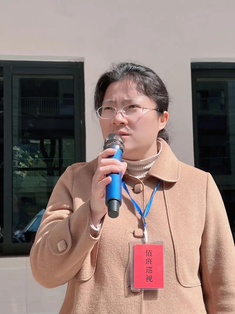【融创德育】晨勉声声传规训  纪律点点铸校风——第四十九期  实初尧化晨勉_html_m55bc9335.jpg