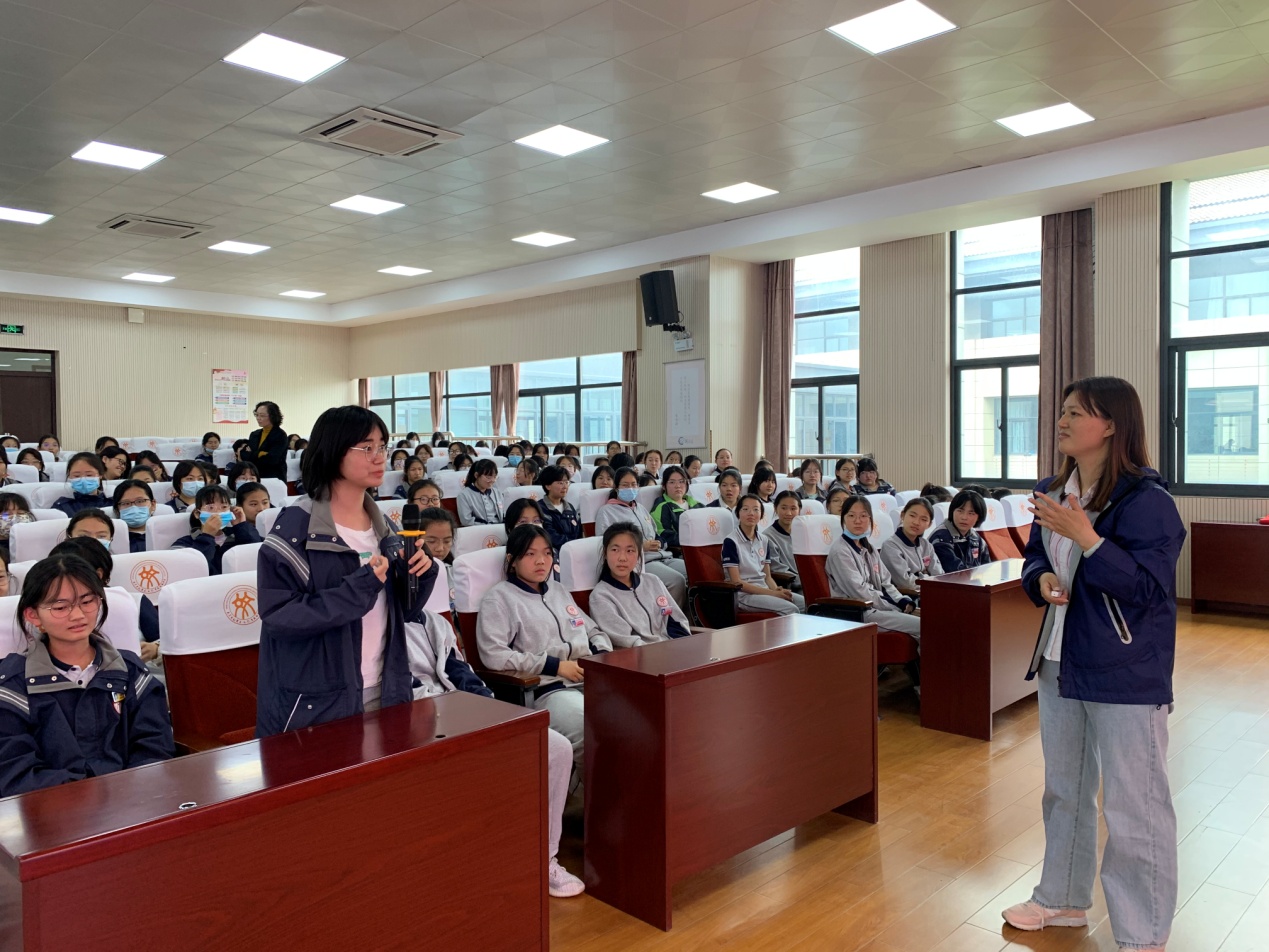 2022.4.27静候花开 携手花季——实初尧化开展女生心理健康教育专题讲座_html_m79e9cf3e.jpg