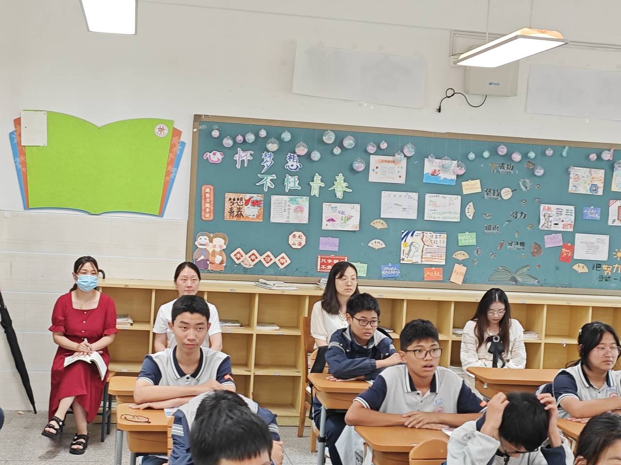 我与课堂共成长——实初尧化道德与法治公开课活动_html_m5432d013.jpg
