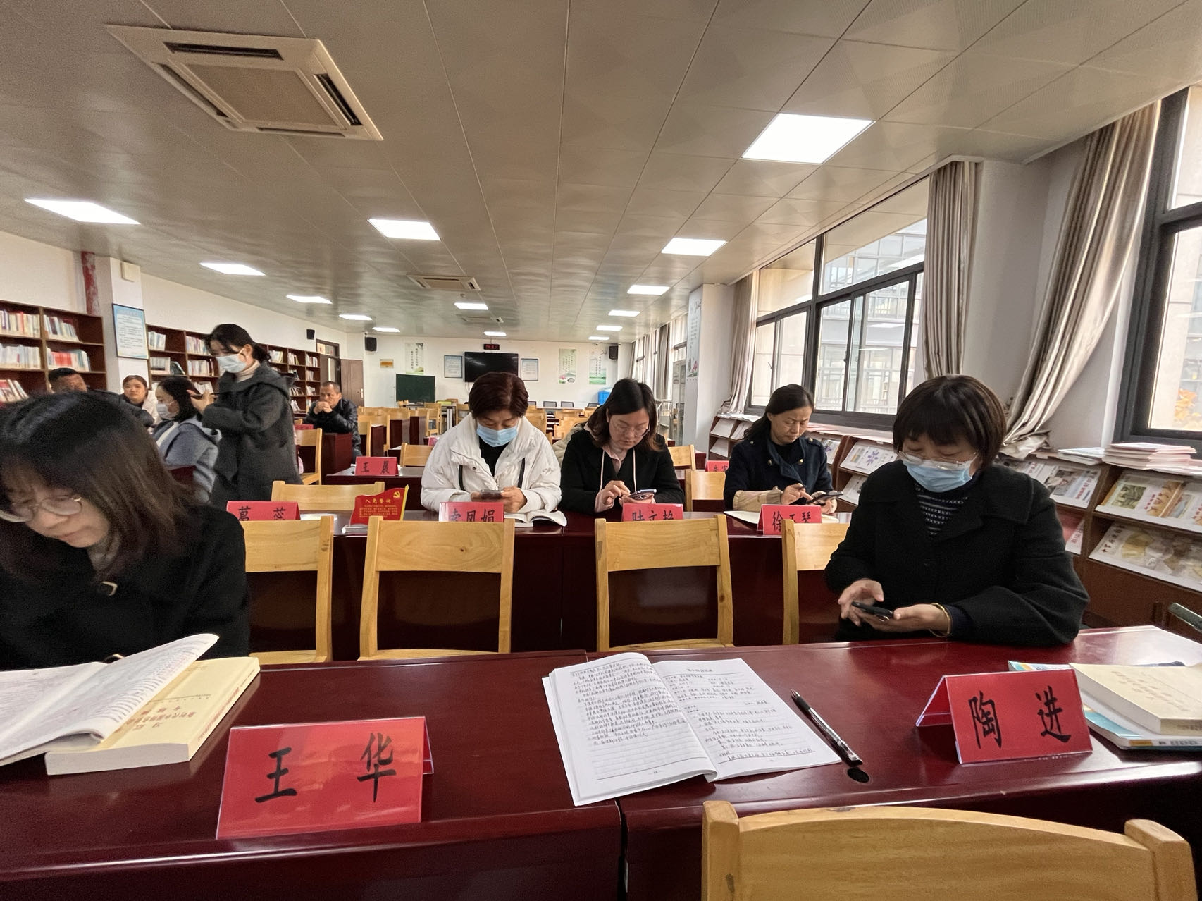 2023.12.13 开展“牢记嘱托、感恩奋进，挑大梁、勇登攀、走在前”大讨论（党小组会议）_html_m2dc26aa0.jpg