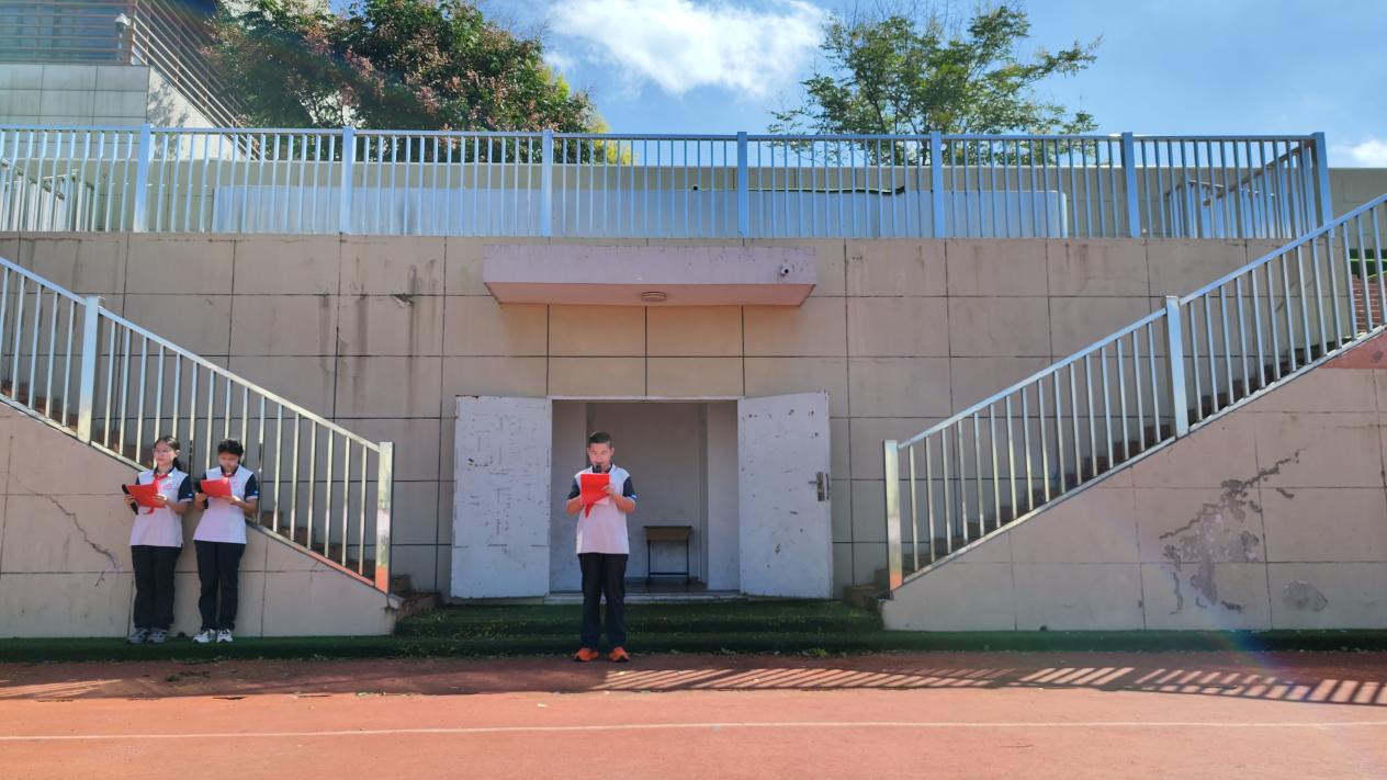 9.18升旗仪式报道_html_m7c7edb5b.jpg