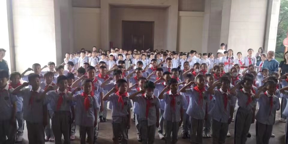 少先队入队仪式报道稿_html_700227dd.jpg