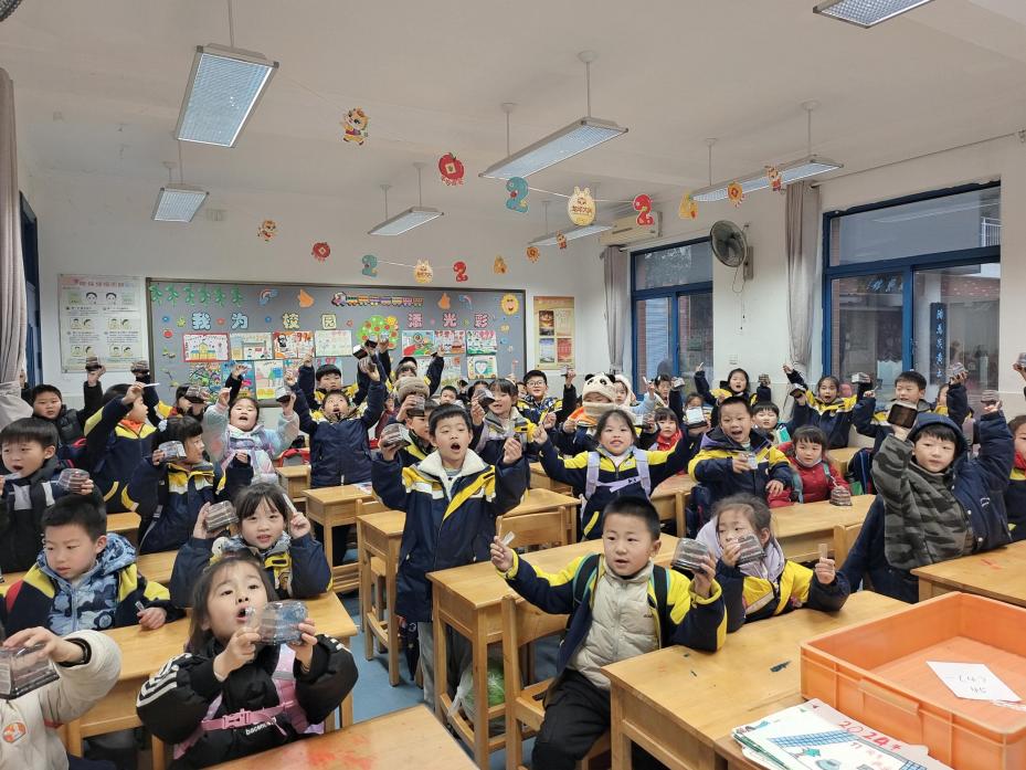 一4班3月新闻稿_html_m6ad68f31.jpg
