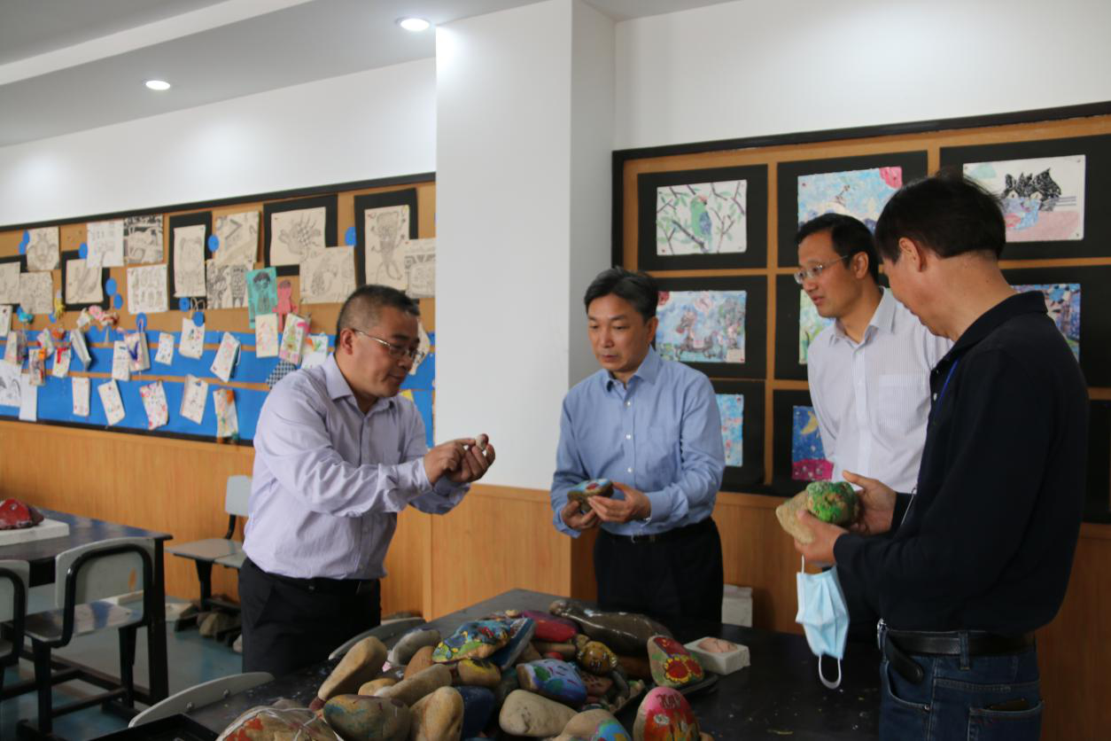 晓庄学院张策华校长来我校调研(1)_html_5dcd5e53.png