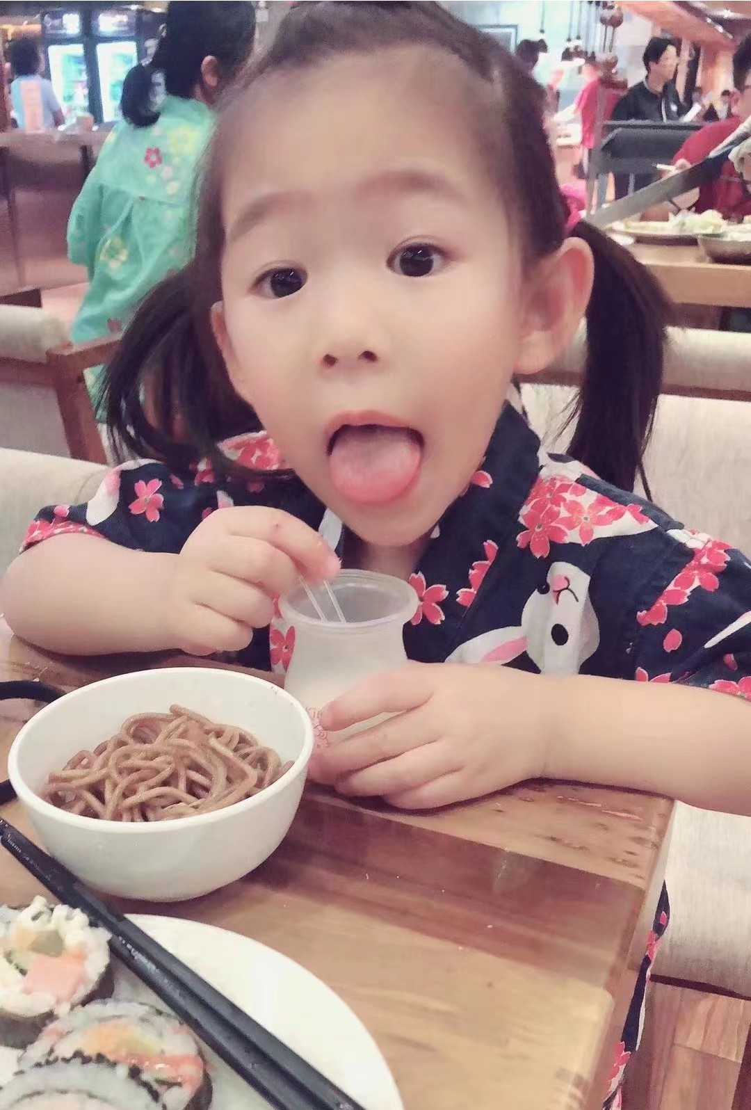 快乐童年、欢庆六一（一1班郝佳音）_html_4a290d9f.jpg
