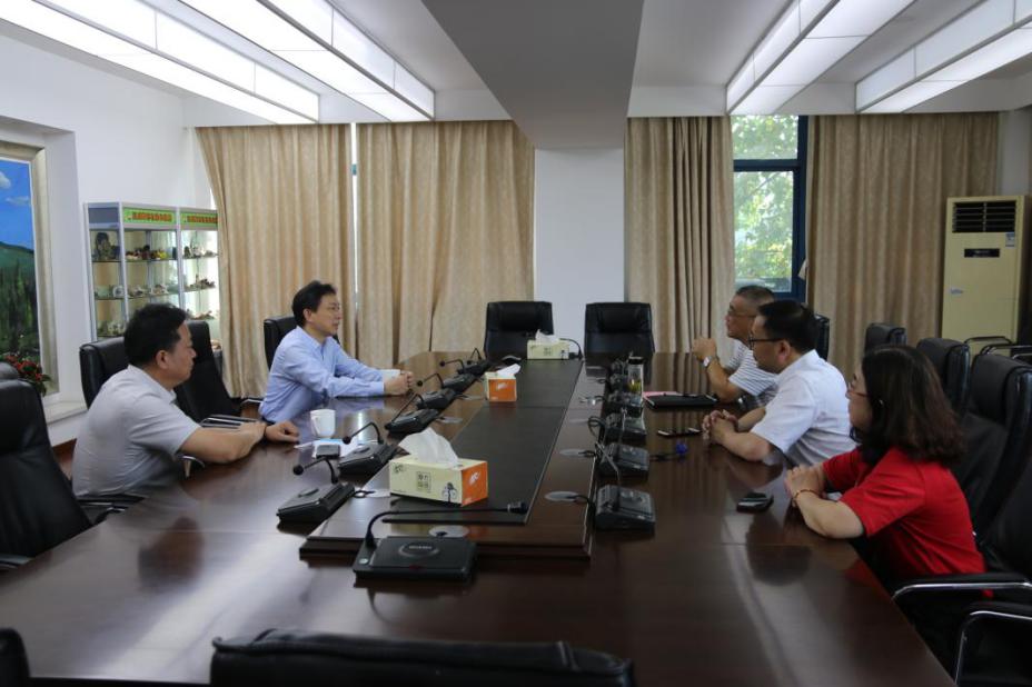 晓庄学院张策华校长到附小调研考察-3_html_5b56812.jpg