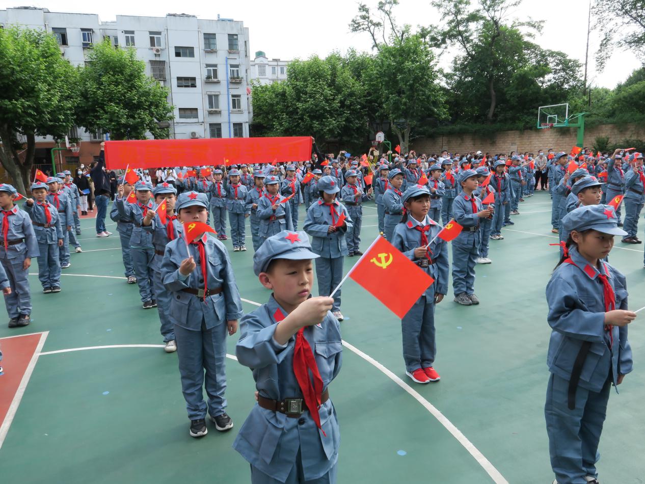 童心向党展风采 生活实践育真人_html_7e45f8ba.jpg