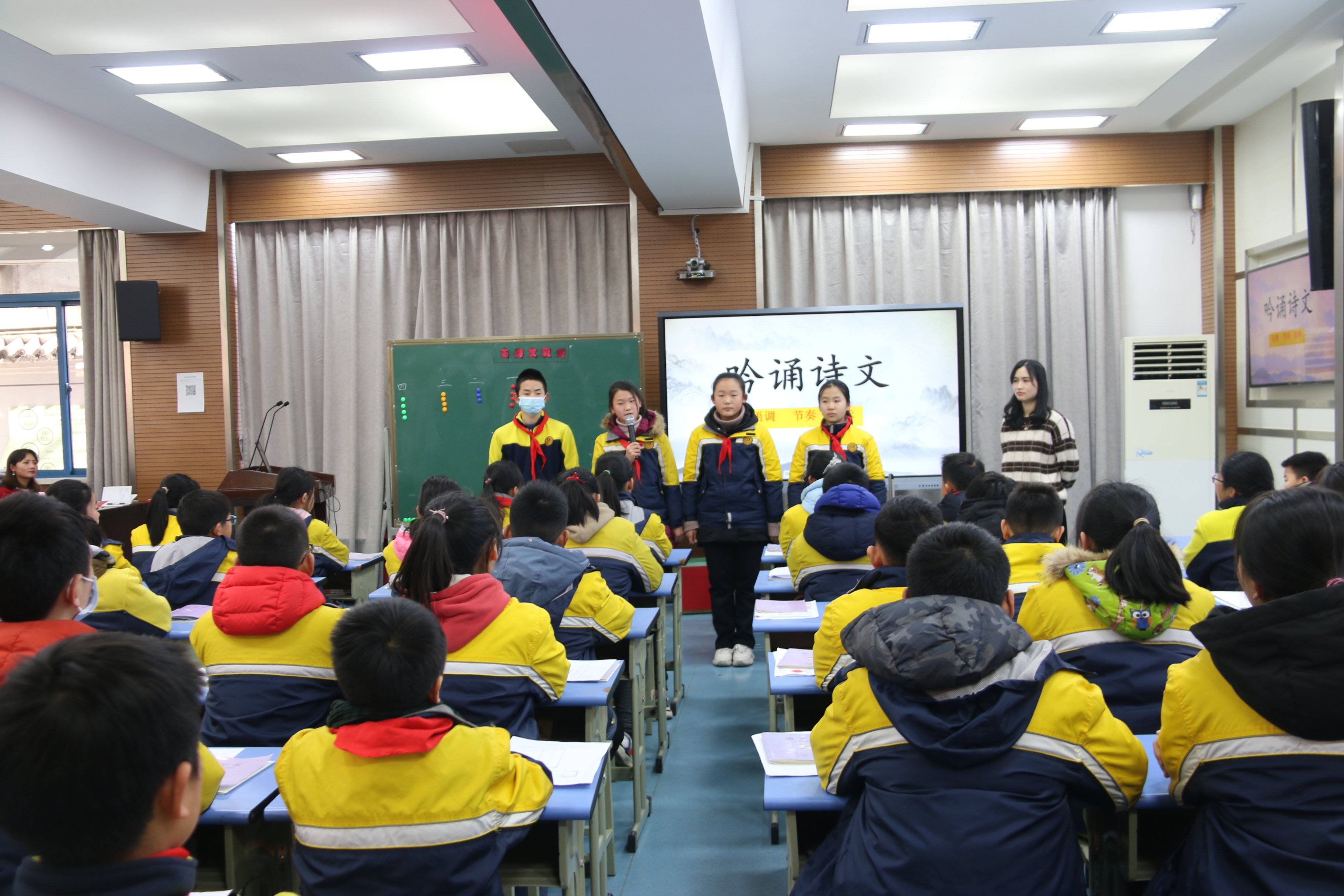 20210111六年级期末复习专题研讨活动在我校成功举行_html_38cb6a26.jpg