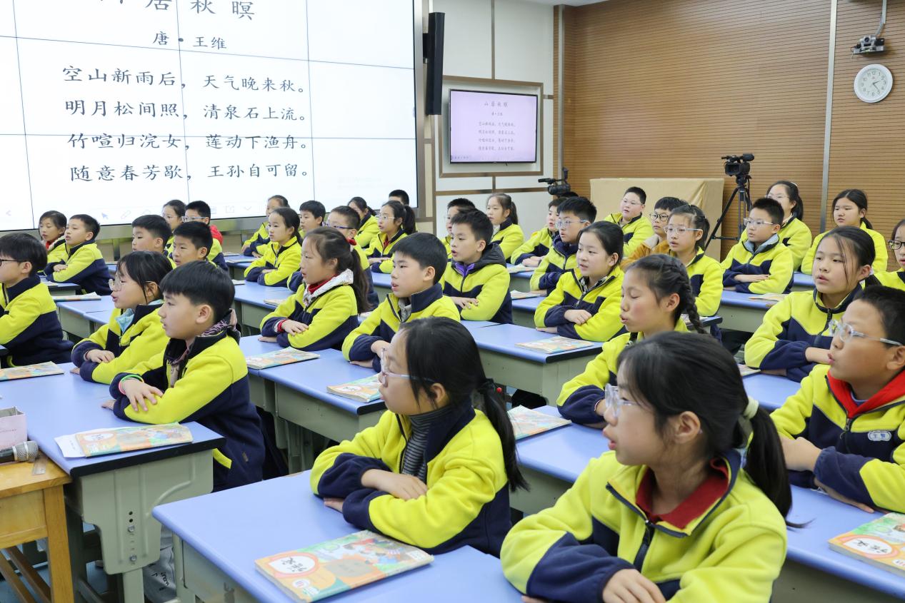 2025.11.27两地教育同仁来访 共话育人初心_html_m7c2cef5.jpg