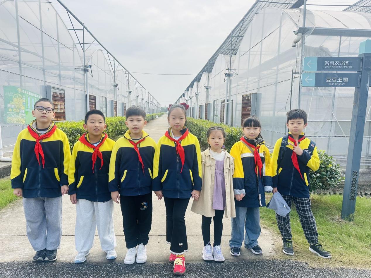 赴一场田园之约，做快乐小农夫——晓院附小三（2）班农耕体验活动2025.10(1)_html_m69ffa04e.jpg