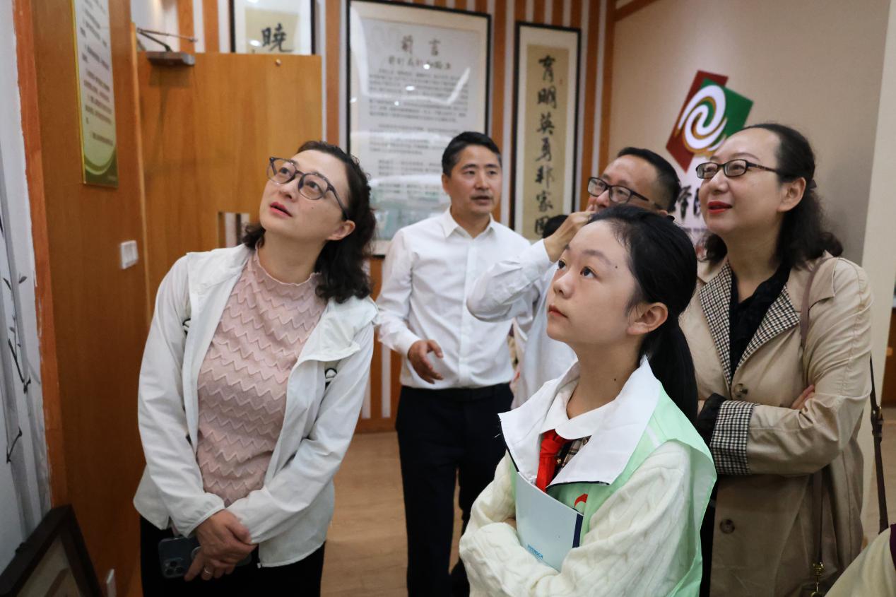 中陶会“生活&middot;实践”教育专委会代表团到我校参访交流_html_m48279766.jpg