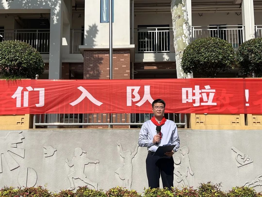 10.22争做新时代好队员_html_m4cf706af.jpg