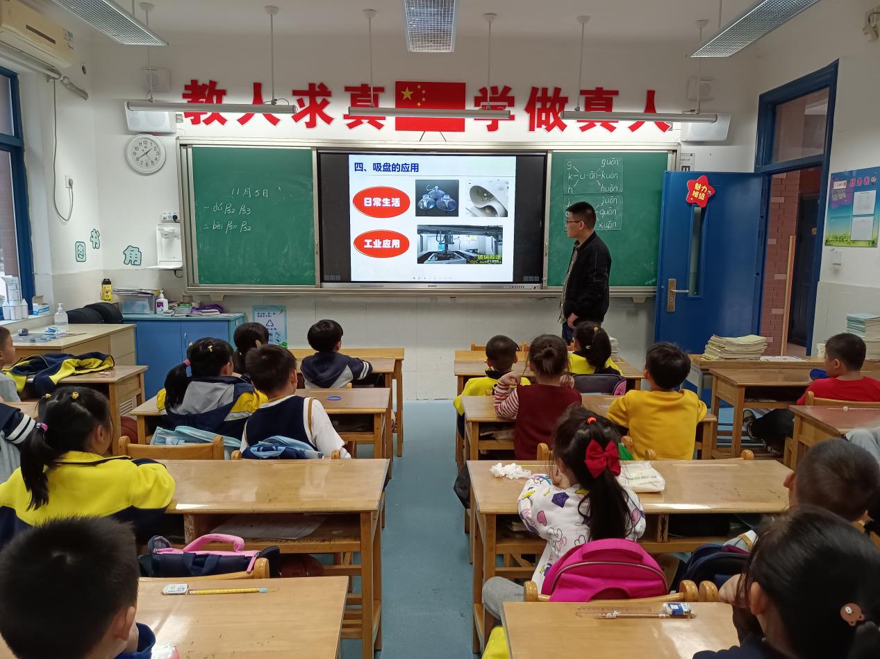 一4班11月新闻稿  王东娟_html_m6966f23f.jpg