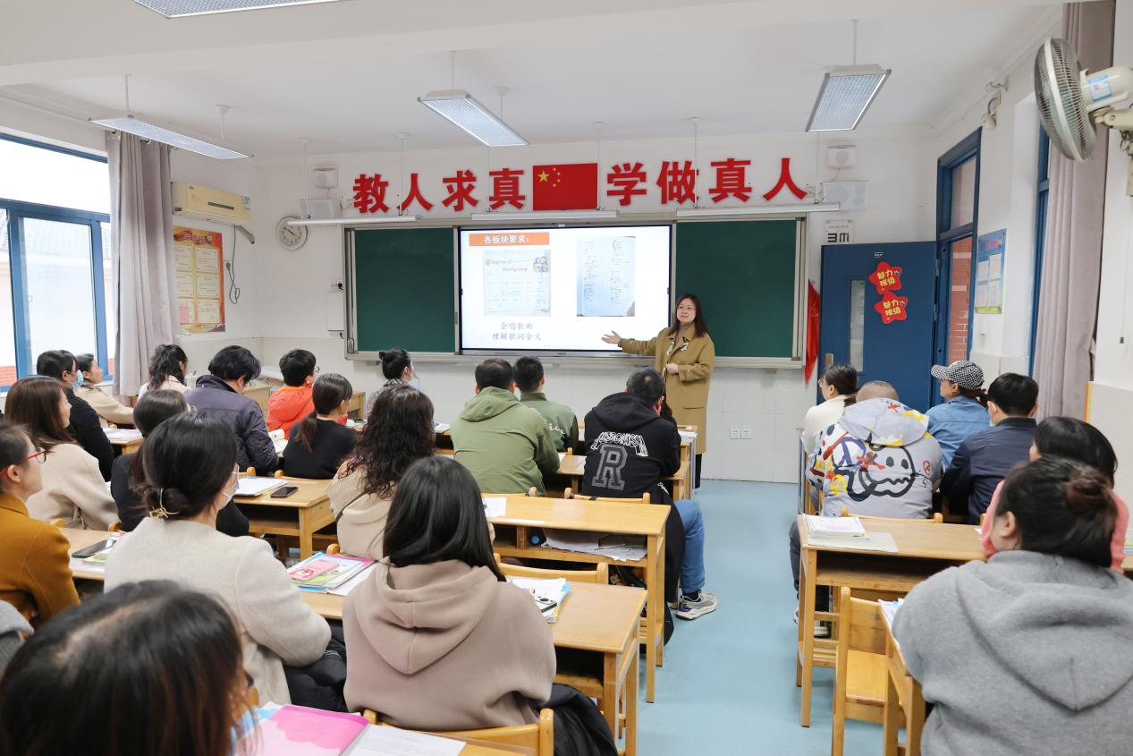 11.22家长会_html_m68341295.jpg