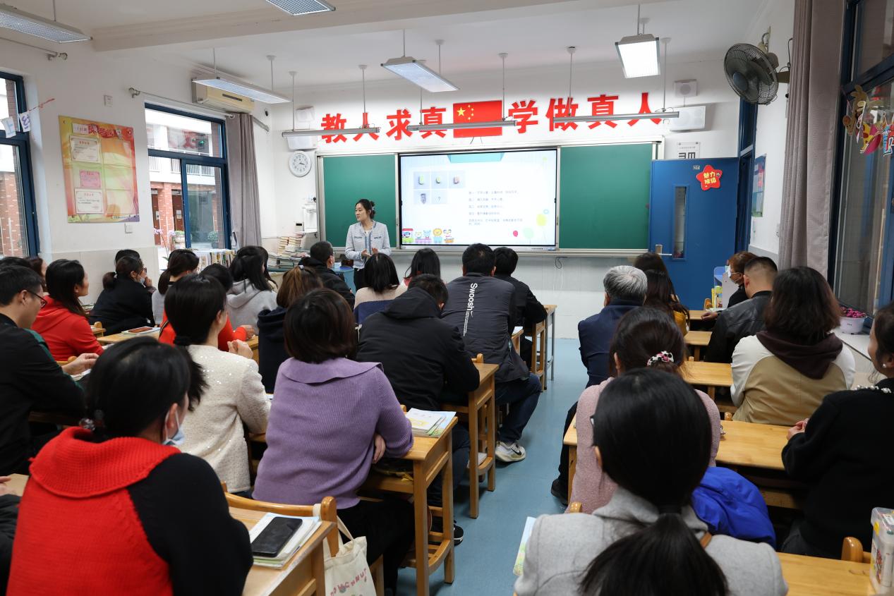 11.22家长会_html_me475694.jpg