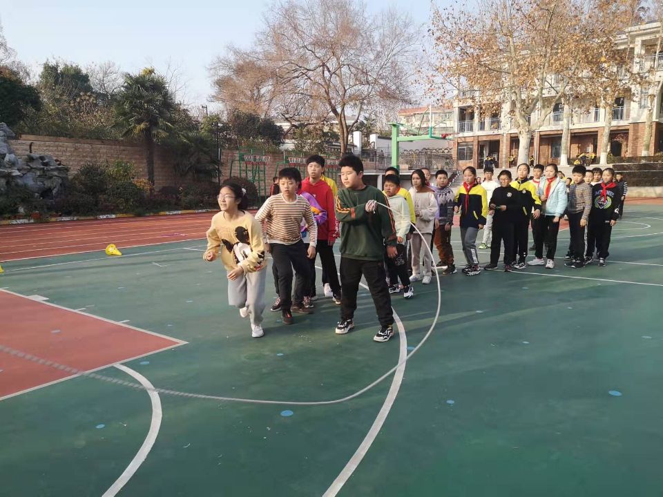 体育节-六（3）班_html_7f89af5.jpg