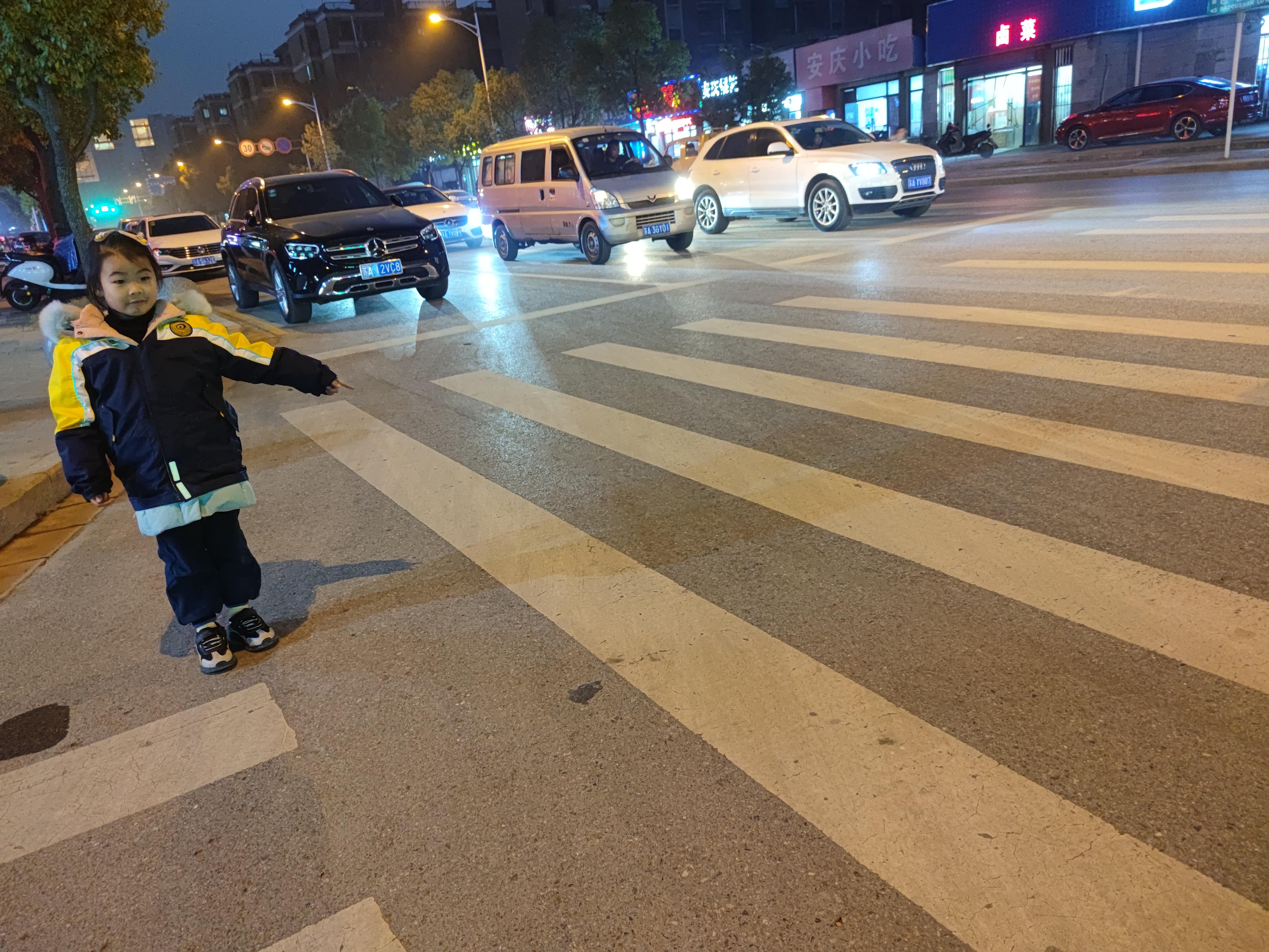 一4班12月新闻稿_html_m4c6c343f.jpg