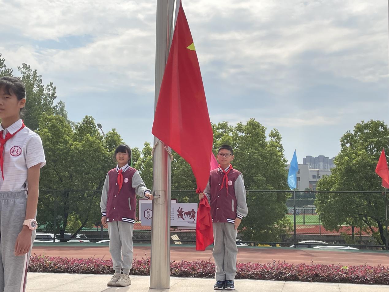 2022.09.26第五周升旗仪式报道（杜莹莹）_html_md06d2e5.jpg
