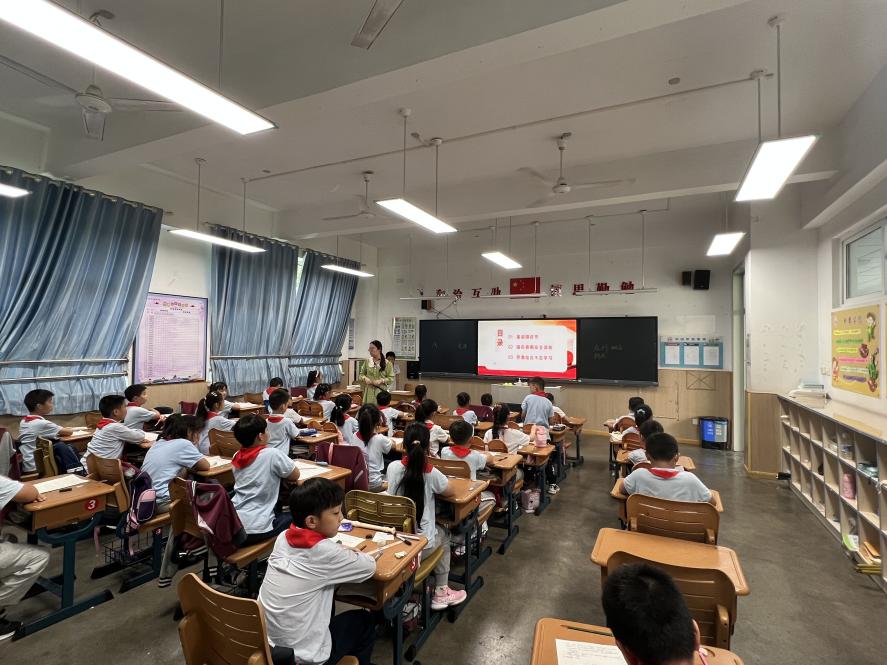 报道喜迎二十大 童心庆国庆_html_m68383249.jpg