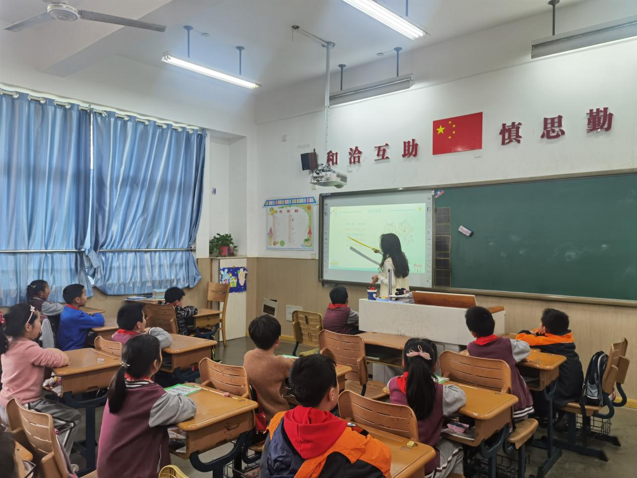 【丁香汉声·学生成长营】阳光心理，茁壮成长_html_728ba11d.jpg