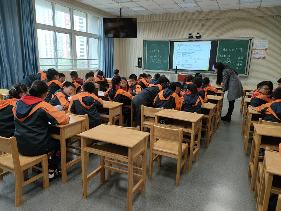 计算教学展风采 师生共学促成长_html_m2ffb10c8.jpg