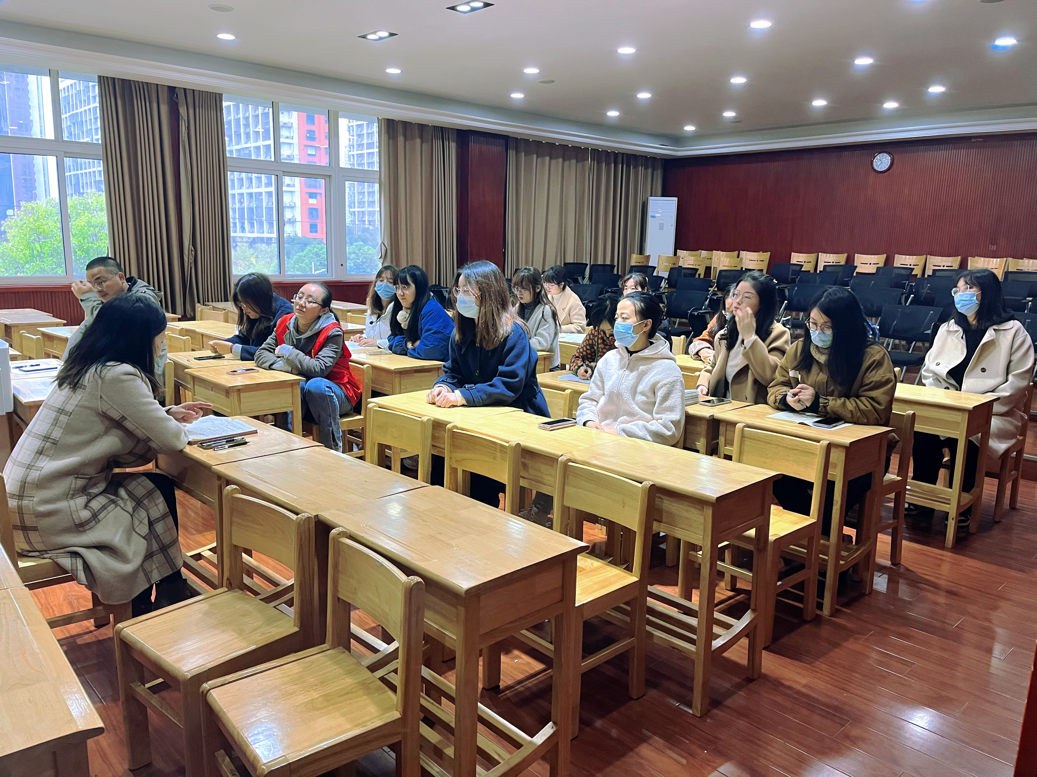 六年级级部会议--严爽(1)_html_2423ef70.jpg