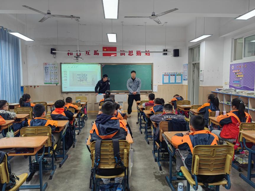 【丁香汉声·学生成长营】法治护航 健康成长_html_md902c04.jpg
