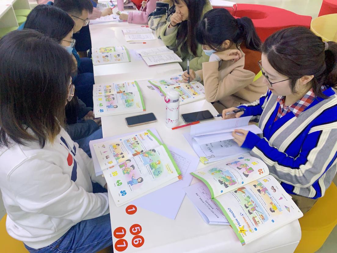 集体备课寻质量 同心协力谋发展——丁家庄小学英语组集体备课报道_html_m539a7ff1.jpg