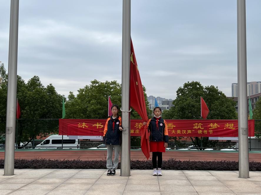 第14周升旗仪式报道_html_21f847f9.jpg