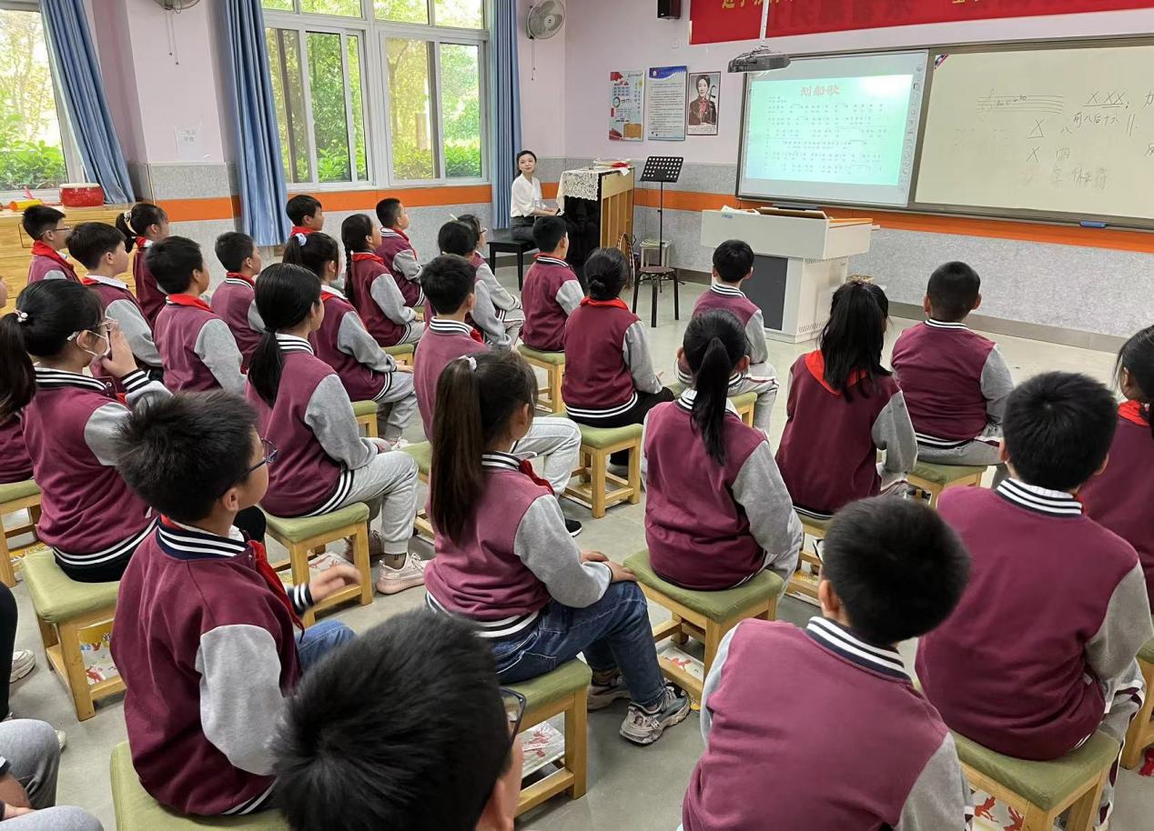 特教学院音乐专业大三学生见习活动侧记_html_15099886.jpg