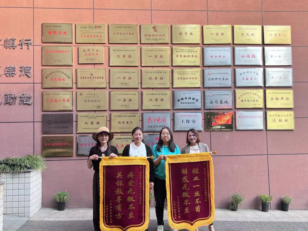 无私奉献育桃李    家校情谊暖人心_html_m23c9fd14.jpg