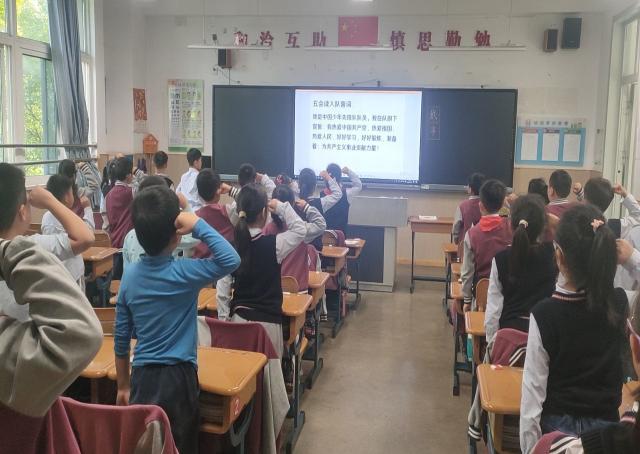 建队日系列报道_html_16a82764.jpg