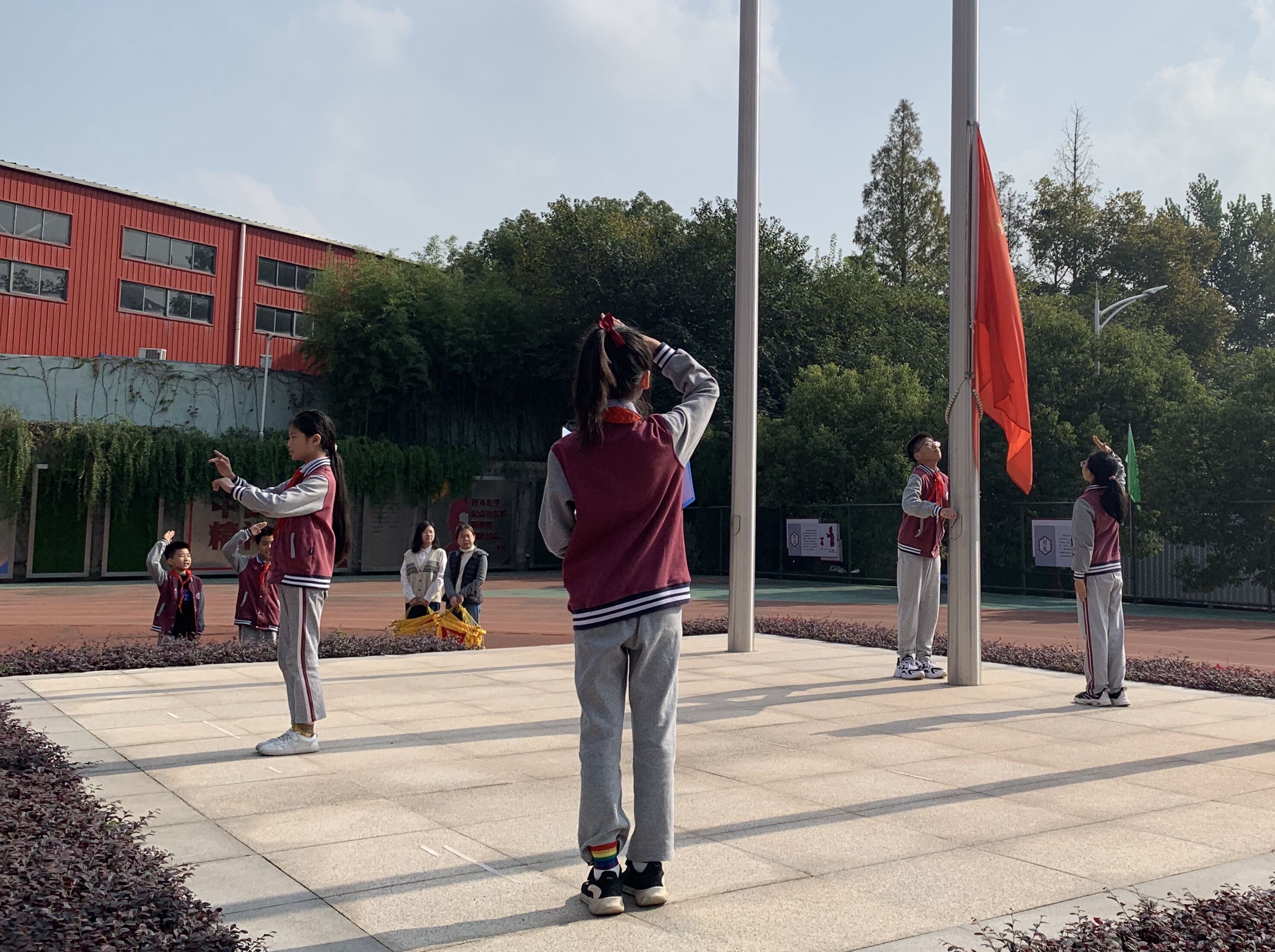 【丁香汉声·学生成长营】第十周升旗仪式_html_m167d78ad.jpg