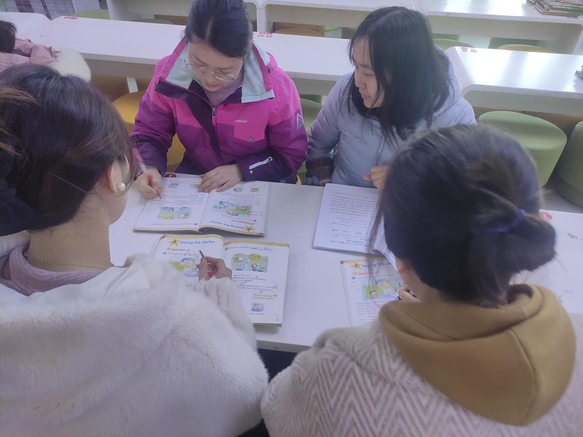 3.27英语组集体备课报道（汪丽果）_html_785b98d2.jpg
