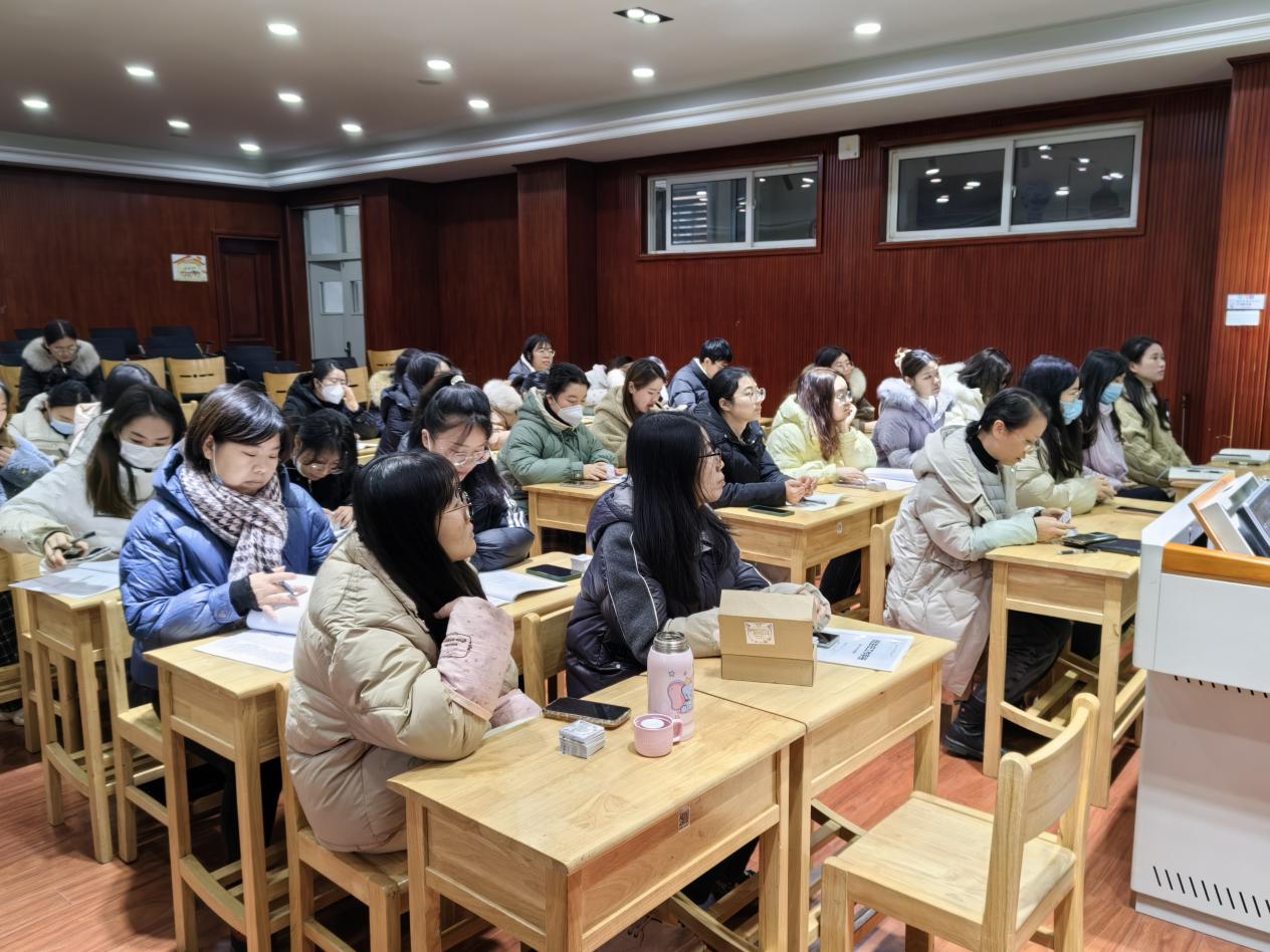 2023.12.18班主任例会（王雅娟）_html_32be733c.jpg