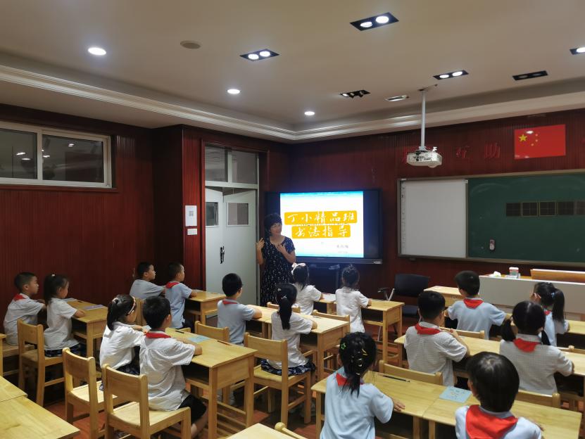 【丁香汉声】彰显学校写字特色，续谱书法育人篇章_html_m17074a06.jpg