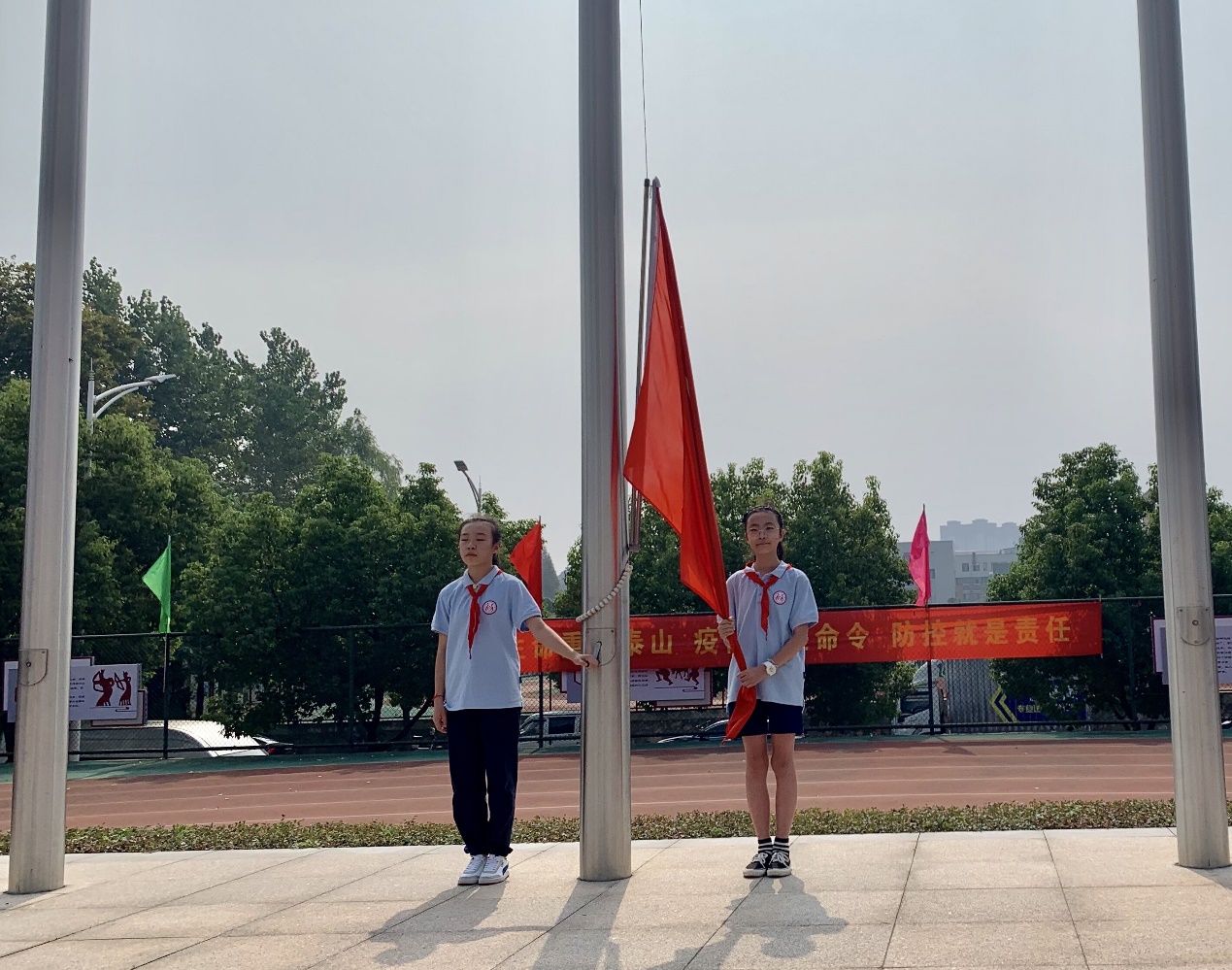 【丁香汉声】立爱国之志 成报国之才(1)_html_2f357e68.jpg