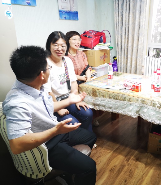 2022.7.25【丁香汉声•学生成长营】入户关爱  助力成长——南京市丁家庄小学扎实开展暑期联合入户家访活动_html_m42970b0d.jpg