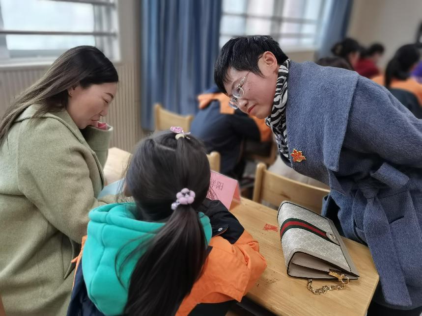 丁倩雯-【丁香汉声·家长成长营】家庭会议，让孩子成长更温暖----记栖霞区家校社协同育人“家长学校大讲堂”2023.3.24_html_51e1b522.jpg