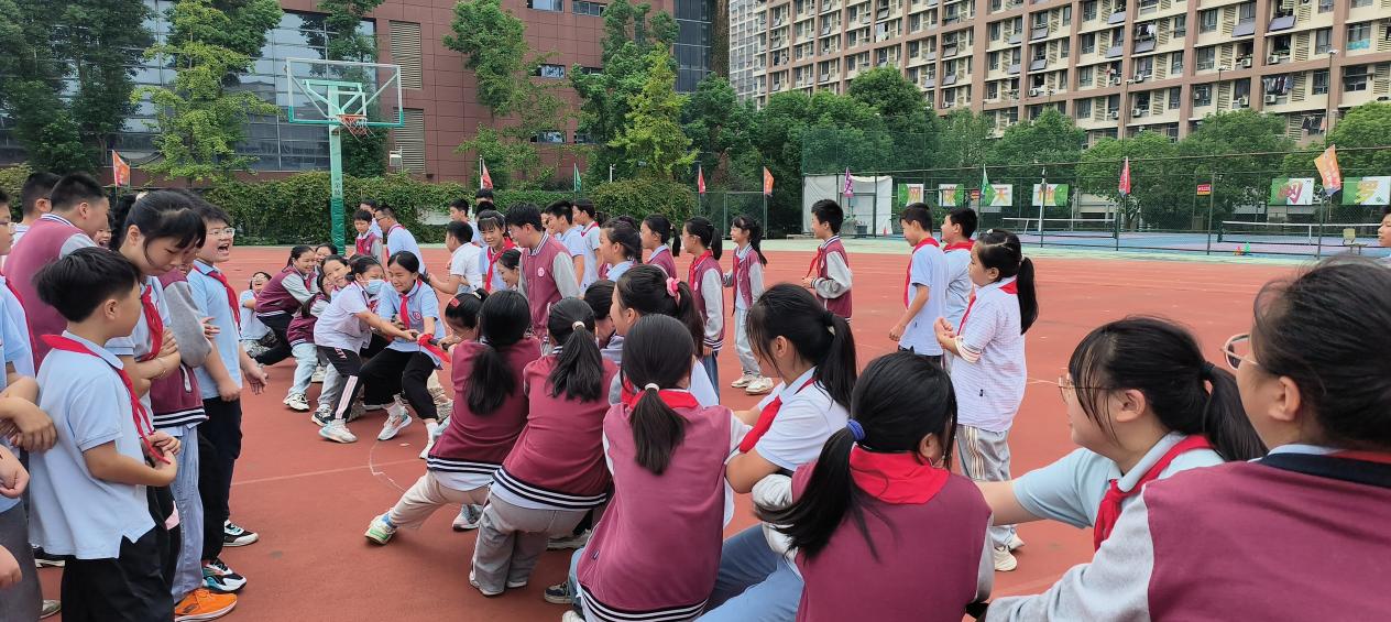 2024.09.30六年级减压拔河比赛（徐云）_html_65f584c5.jpg