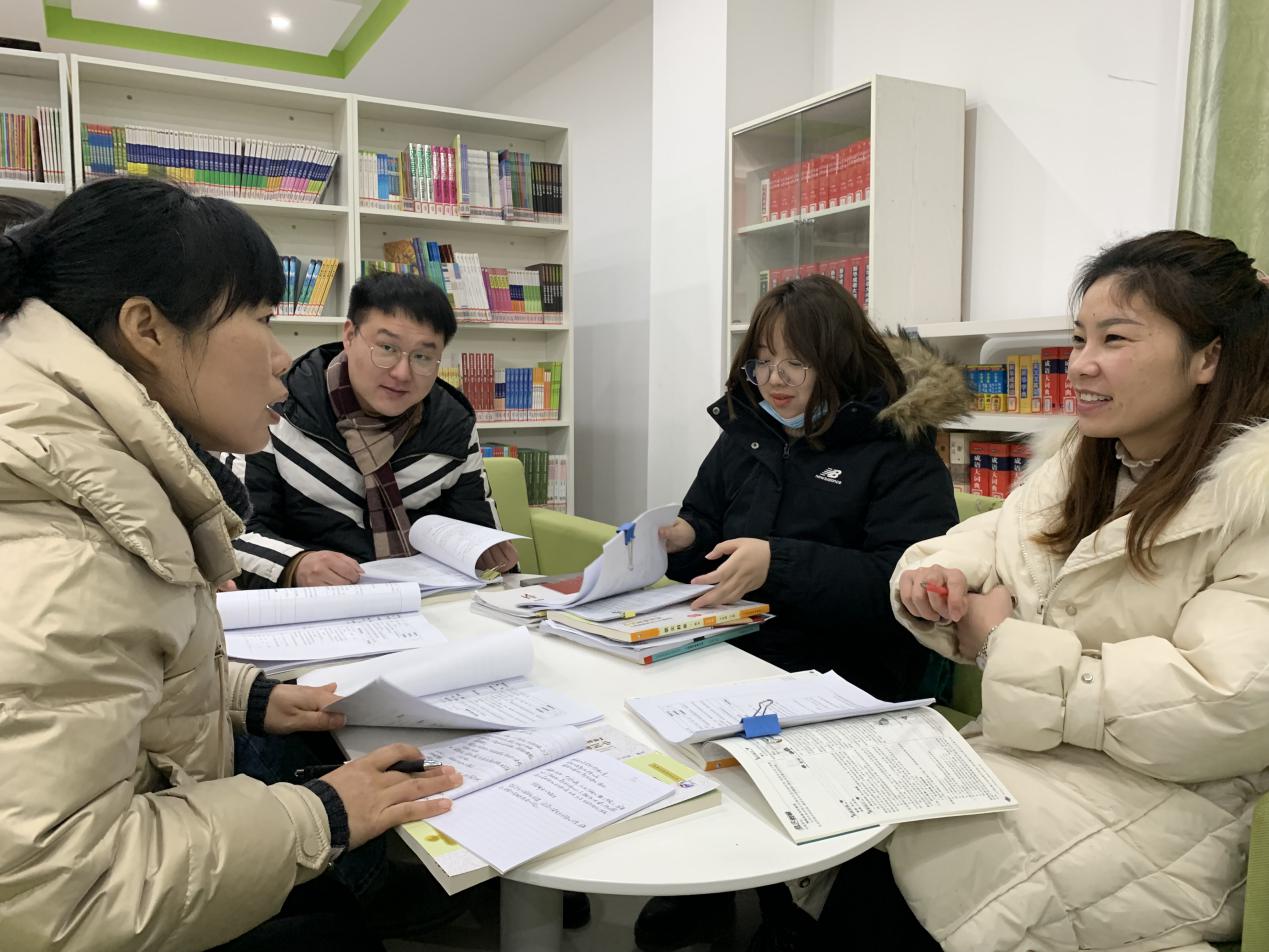同教研，促成长——记丁家庄小学综劳组第一次教研活动_html_301e6b21.jpg