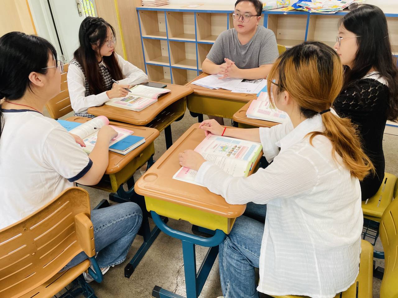 聚焦核心素养，凸显美育功能——综合学科学习解读《义务教育课程标准（2022年版）》新课标_html_m36b15896.jpg