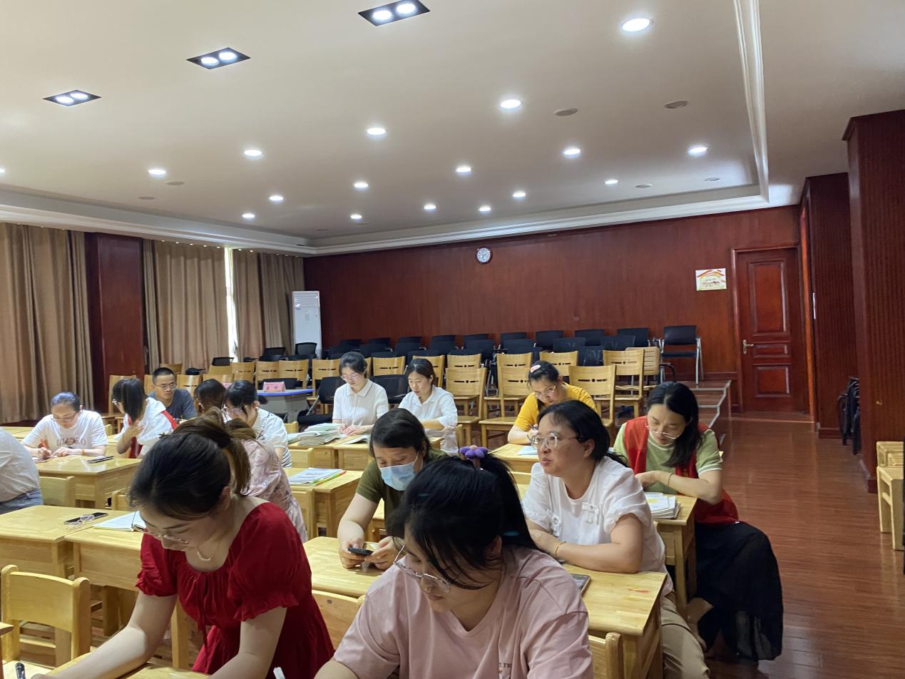 温故知新，全力以“复”——记六年级级部会议_html_7d64c0d4.jpg