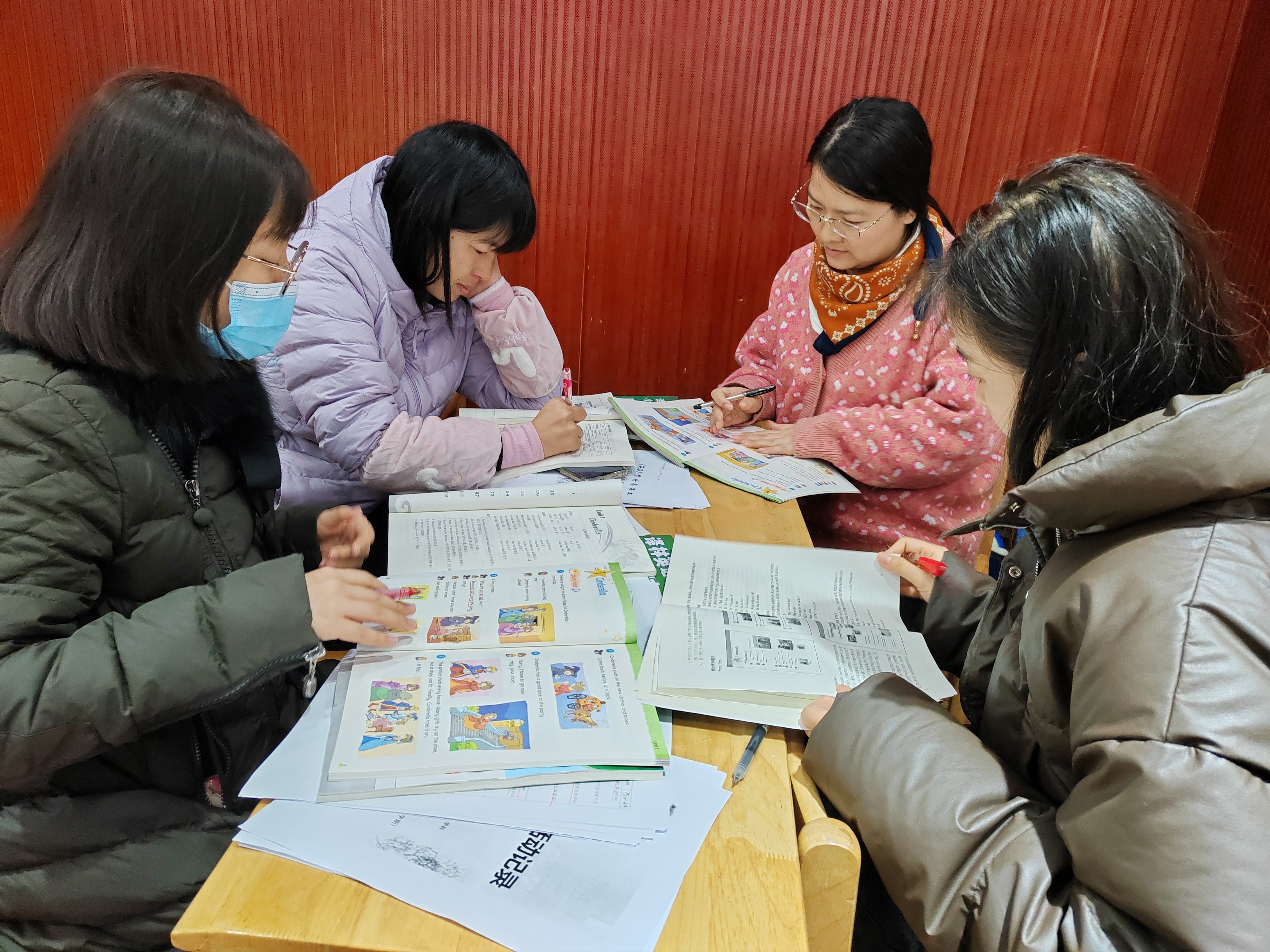英语组第一次集体备课 王璐_html_3df69411.jpg
