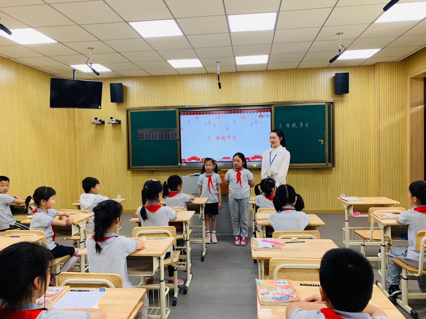 以课促进步 以研助成长 ——记紫金小学知新课堂