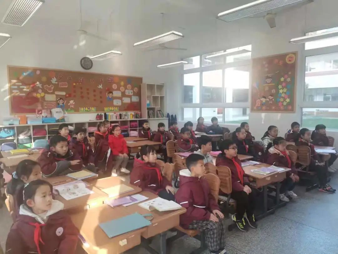【书院紫金】学习时代楷模 致敬民族脊梁——紫金小学主题晨会